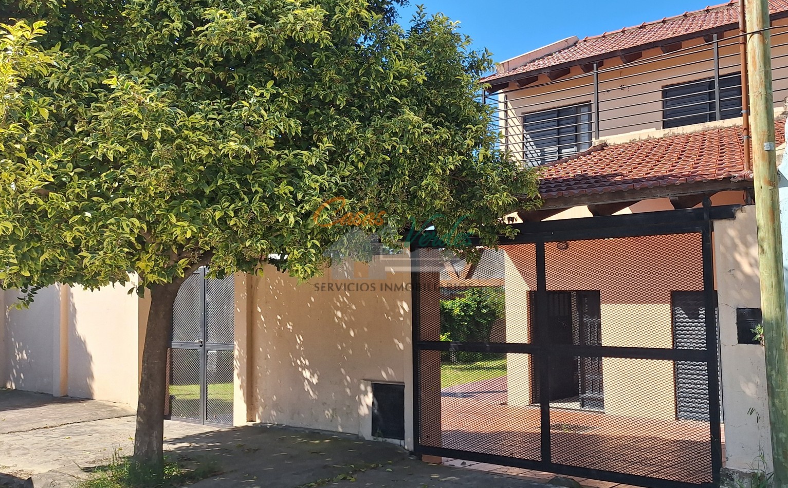 VENTA  duplex , muy amplio frente-terreno, muy buen estado general