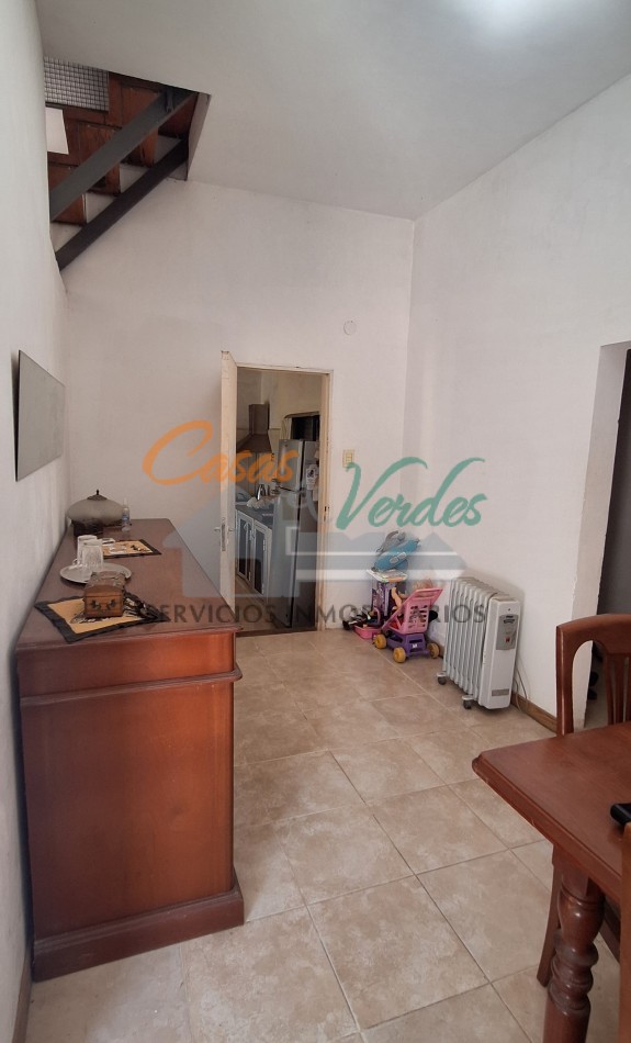 VENTA  duplex , muy amplio frente-terreno, muy buen estado general