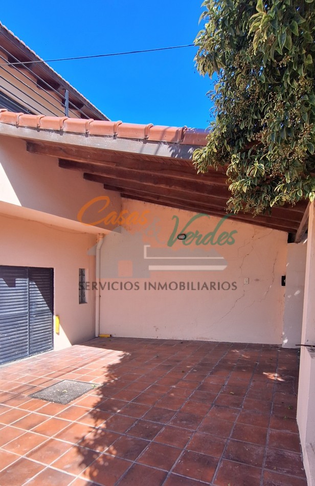 VENTA  duplex , muy amplio frente-terreno, muy buen estado general