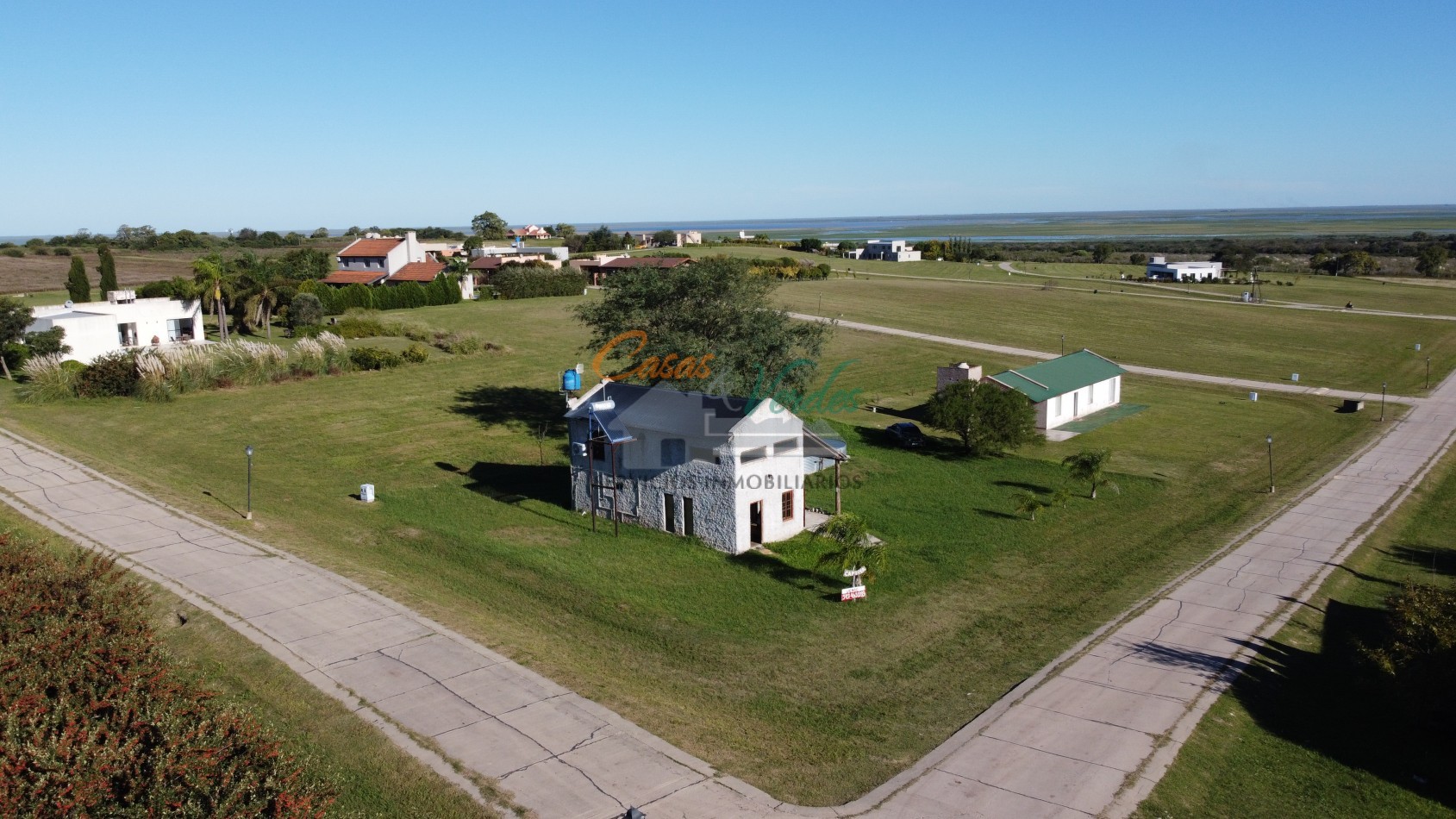 Casa en Alquiler - Los Algarrobos, 1 dorm, 1 baño, pileta, amplio parque, seguridad, naturaleza