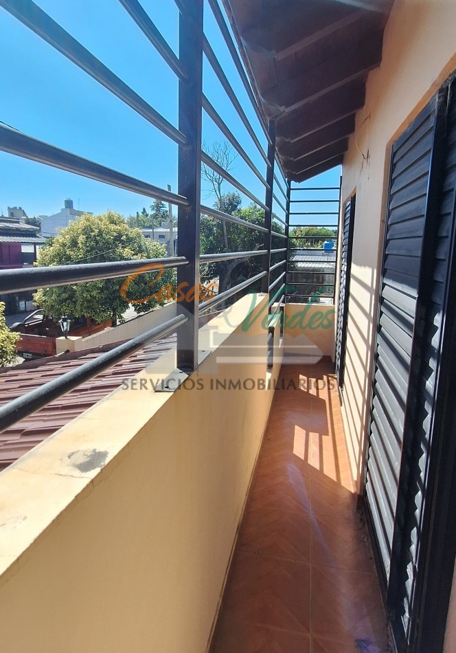 VENTA  duplex , muy amplio frente-terreno, muy buen estado general