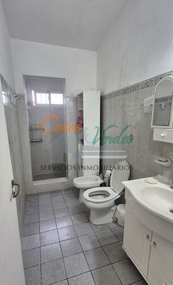 VENTA, hermosa casa de 3 dormitorios, quincho, patio