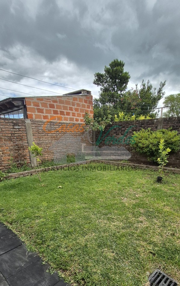 VENTA, hermosa casa de 3 dormitorios, quincho, patio