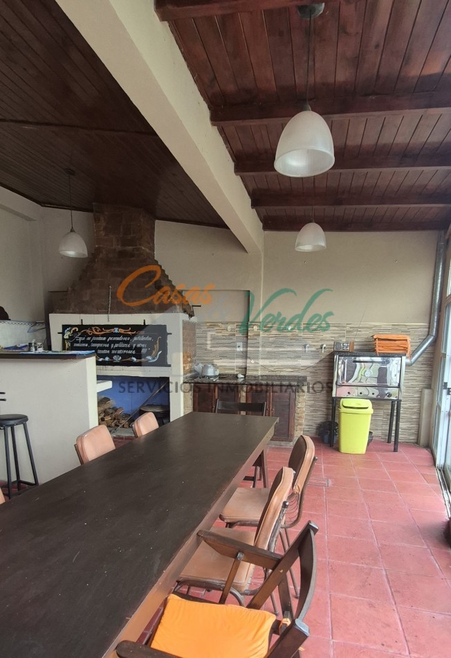 VENTA, hermosa casa de 3 dormitorios, quincho, patio