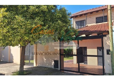 VENTA duplex , muy amplio frente-terreno, muy buen estado general