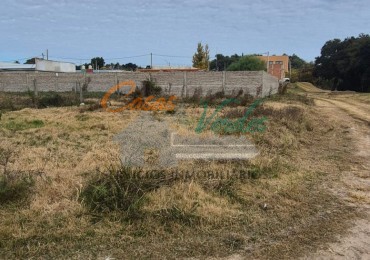 lote terreno en ESQUINA, calles Las Piedras y Berutti 189m2