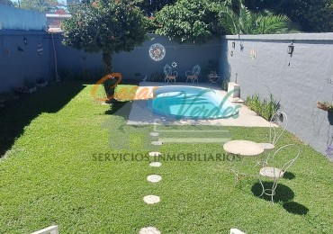  Venta, HERMOSA Y MODERNA CASA, en dos plantas, doble cochera, pileta,