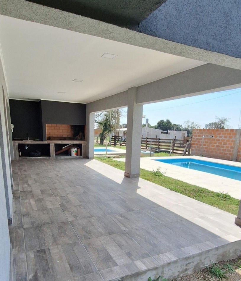 Venta lote en esquina Antelo, casa a estrenar con pileta