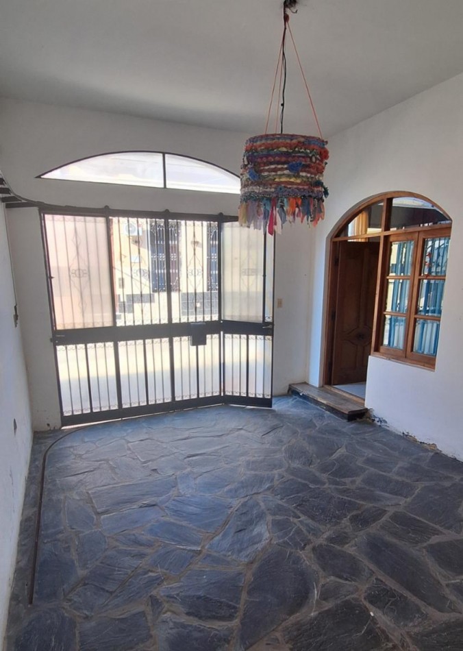 VENTA, casa centrica, ambientes modernos, 3 dormitorios, 3 baños