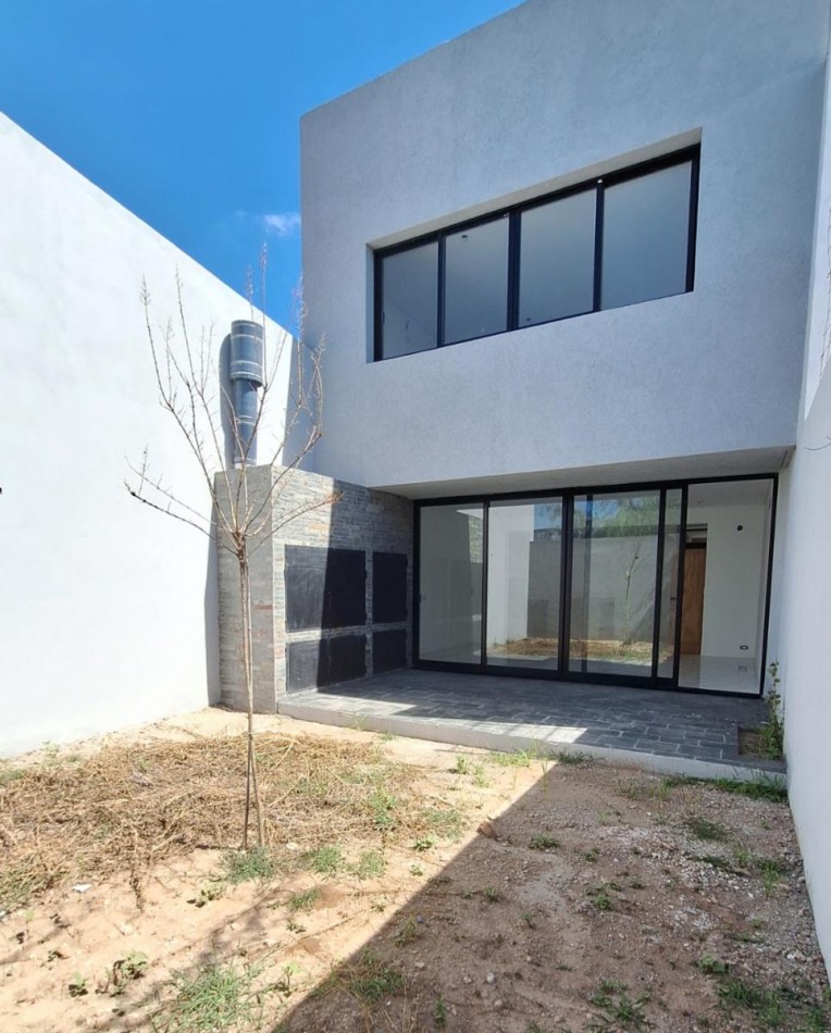 VENTA, casa tipo duplex, a ESTRENAR, centrica MODERNA, todos los servicios