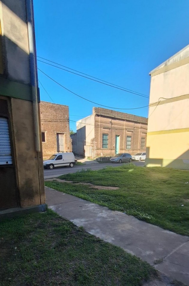 VENTA, depto 2 dorm. muy buen estado, 2do, piso por escalera, CAMOIRANO Y DORREGO