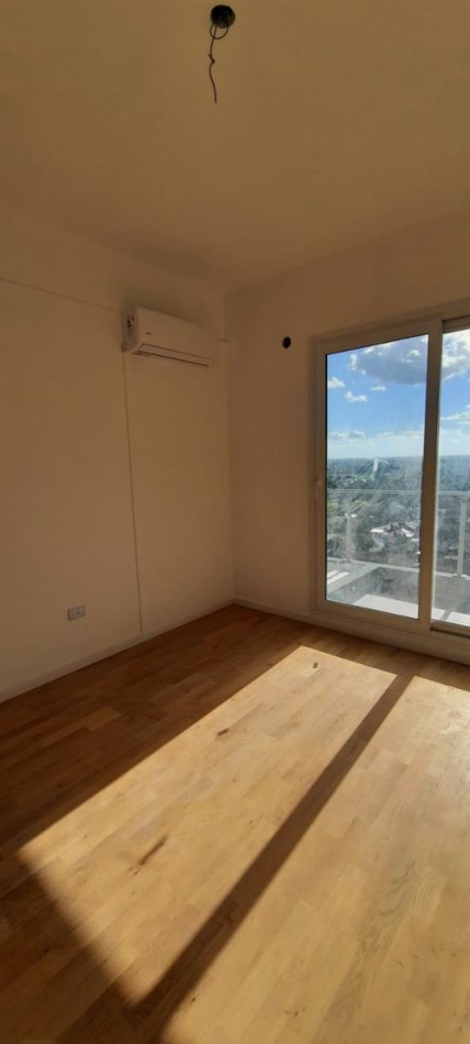 Entrega inmediata. EDIFICIO TANGO VICTORIA, excelente depto. mas de 100m2 cubiertos, 40m2 balcon, piso alto, impresionantes vistas del rio y la ciudad, 2 dormitorios, 3 baños, amenities, cochera