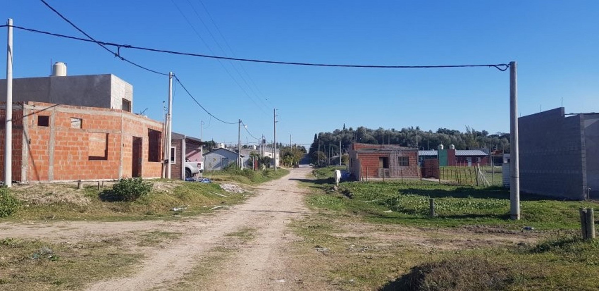 ULTIMO LOTE , zona en crecimiento, servicios de luz, agua y cloacas. terrenos nivelados.- lote de 12 frente x 20 total 240m2 aprox.