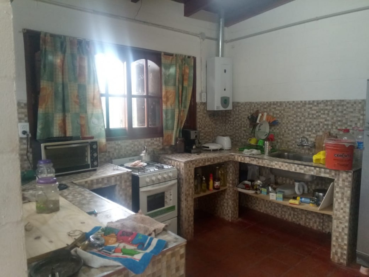  CASA 2 dorm. + opcional 3er, dorm., dos baños, ambientes grandes y luminosos, amplio parque, vista al rio, pileta, quincho con asador 