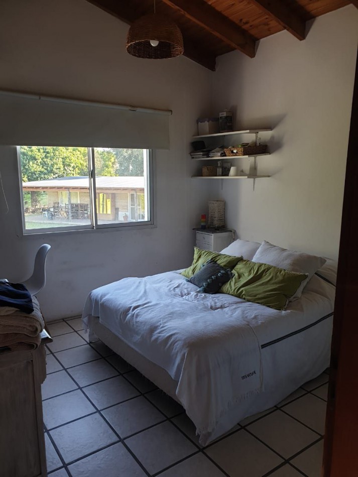 VENTA, muy buena casa en dos plantas con 3 dorm, dos baños, en excelente estado, con gran parque, quincho completo