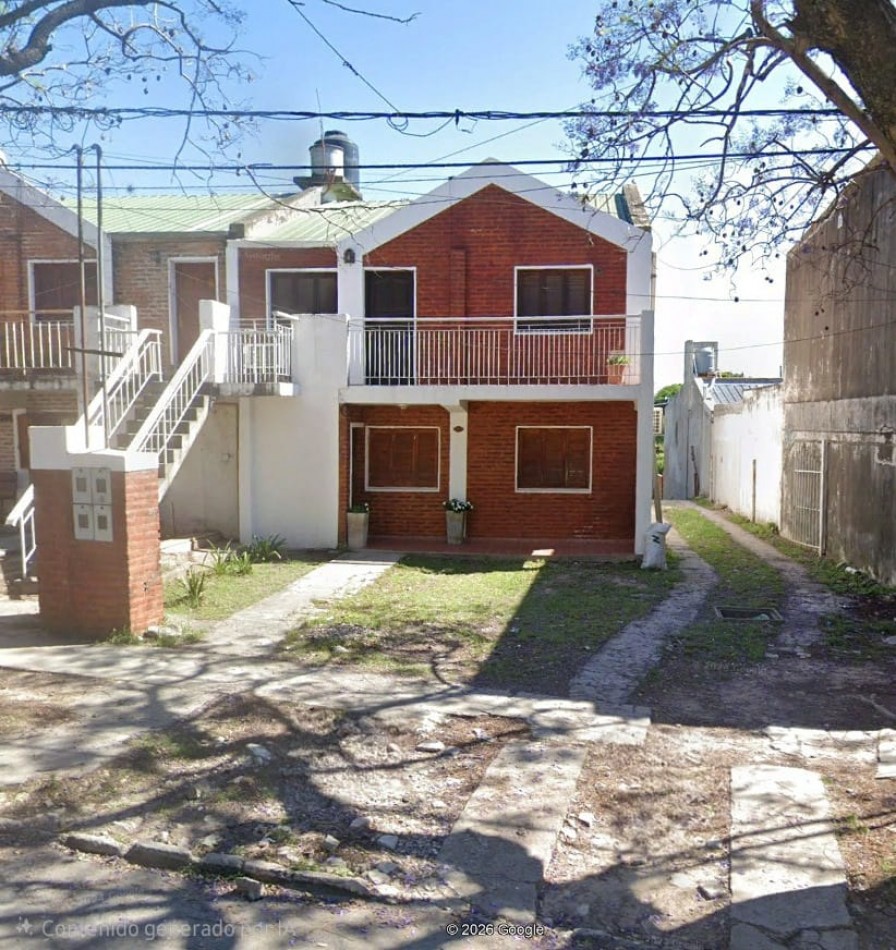 ALQUILER, dos dorm, en 1 er piso por escaleras