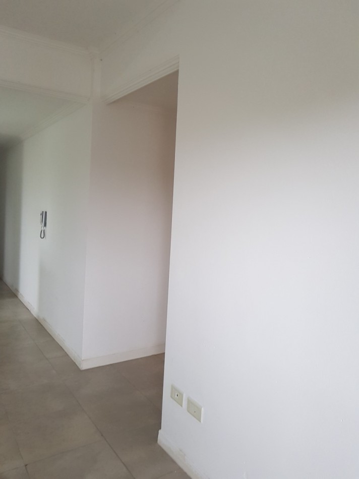 Venta Depto 1 dormitorio, contrafrente, con peq balcon , excelente ubicacion, todos los servicios 