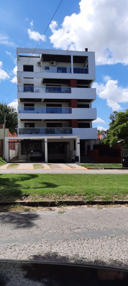 Venta Depto 1 dormitorio, contrafrente, con peq balcon , excelente ubicacion, todos los servicios 