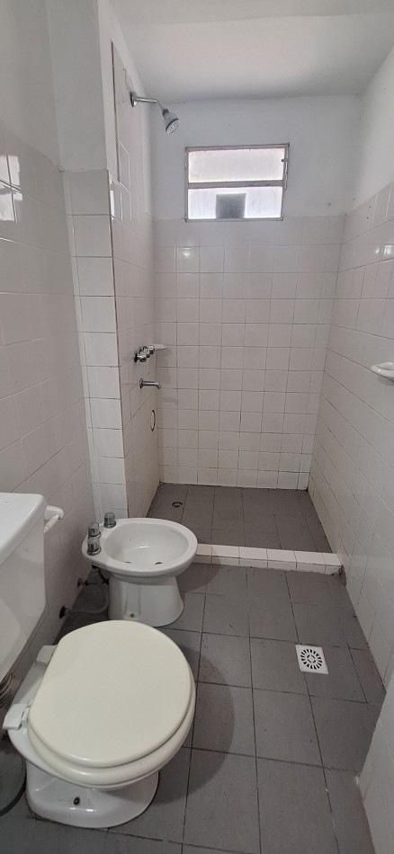 ALQUILER, dos dorm, en 1 er piso por escaleras