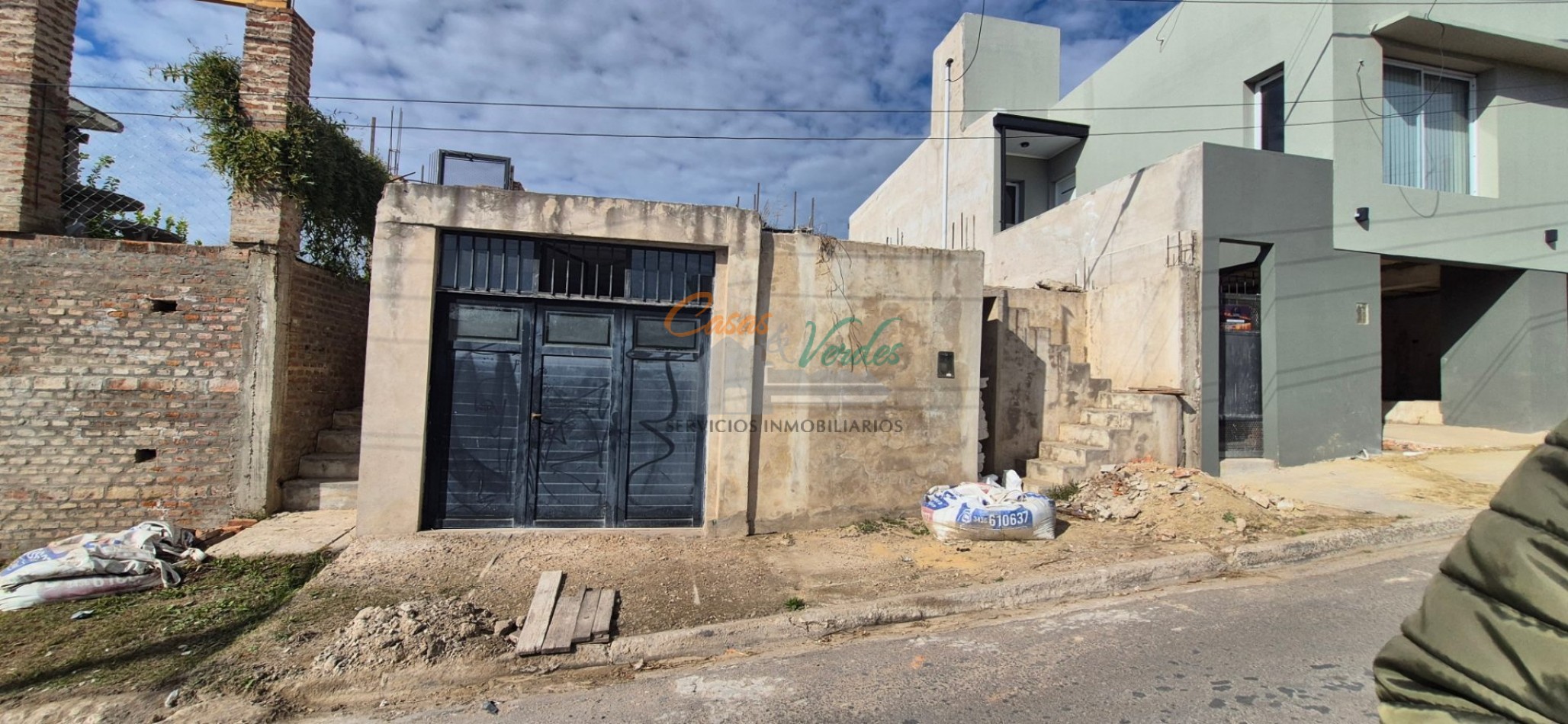 Venta Lote con construccion, cochera terminada, cimientos, calle asfaltada
