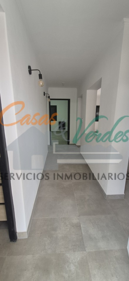 Venta, casa centrica, moderna A ESTRENAR, Laprida al 200