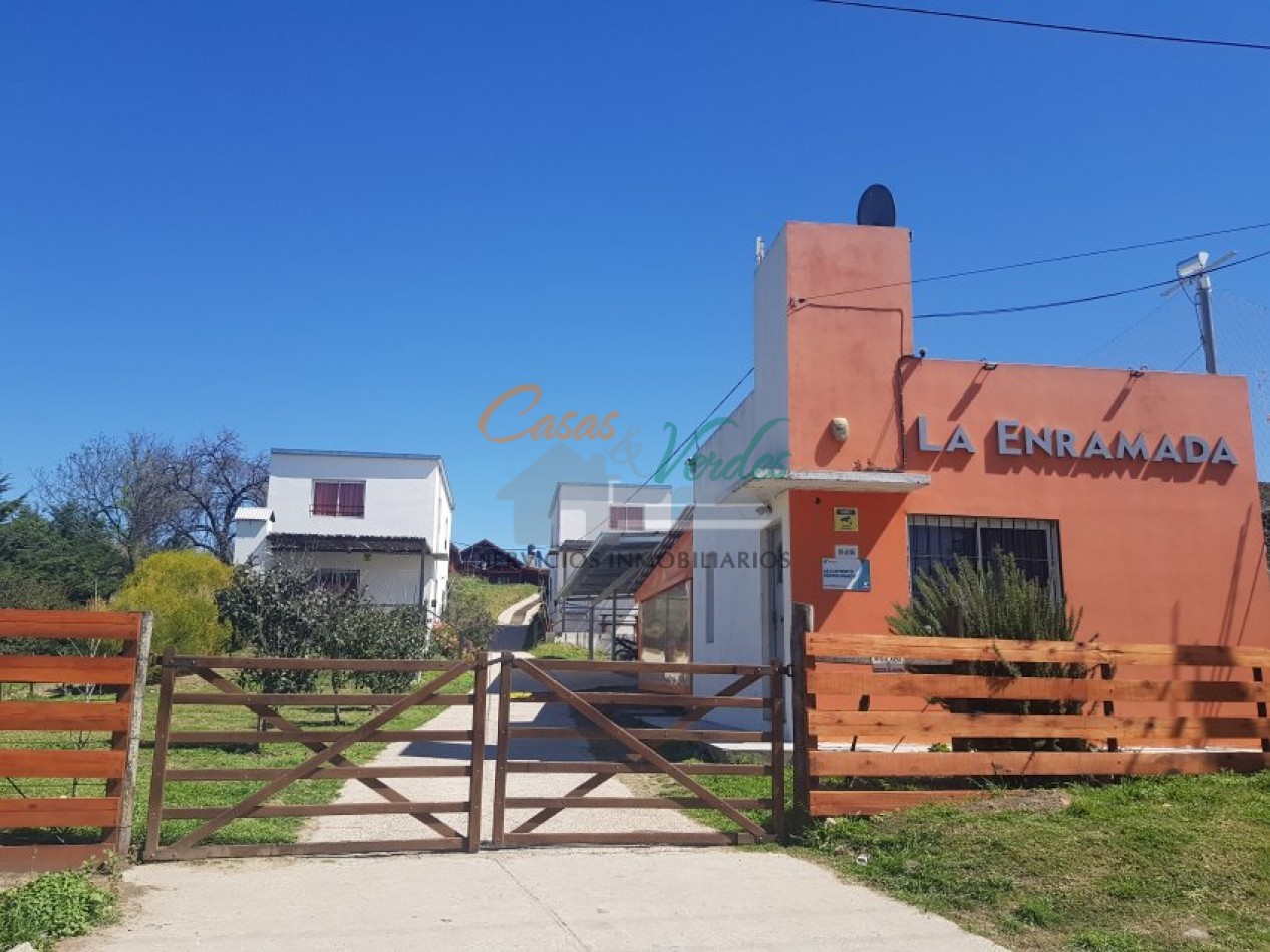 CABAÑAS TURISTICAS, con Cancha de futbol 5, salon tipo comedor al frente y Salon de Eventos, 7 cabañas + casa principal, hermosa vista al rio