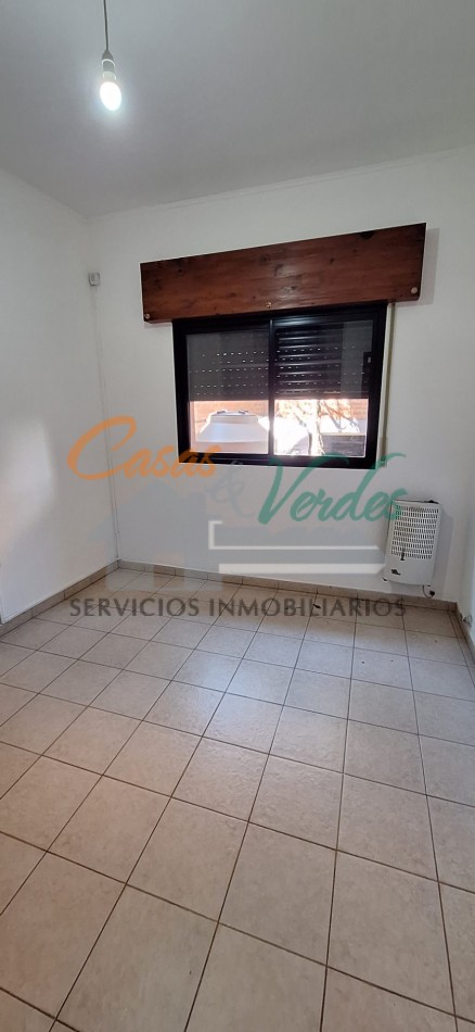 Venta, depto 2 dorm., patio de cesped, cochera, todos los servicios