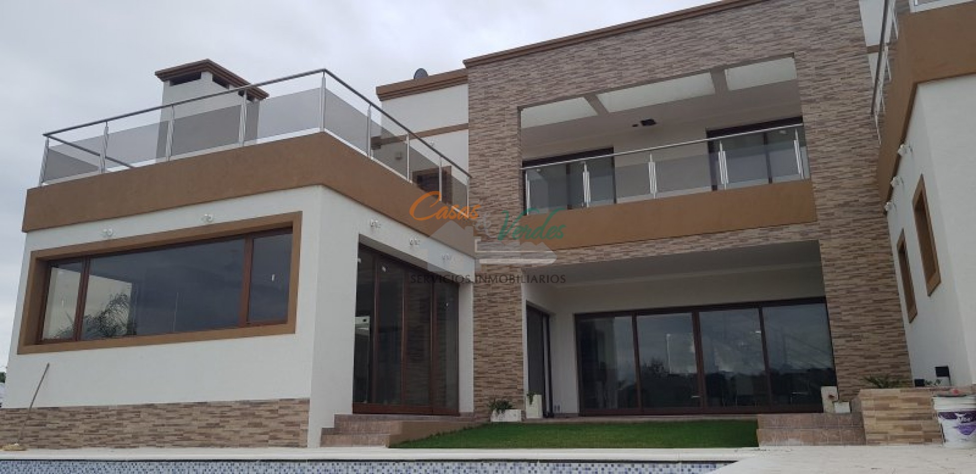 VENTA, casa en Country Solar de Victoria, amplios ambientes, quincho cerrado, pileta, cochera para embarcacion con malacate, todos los servicios