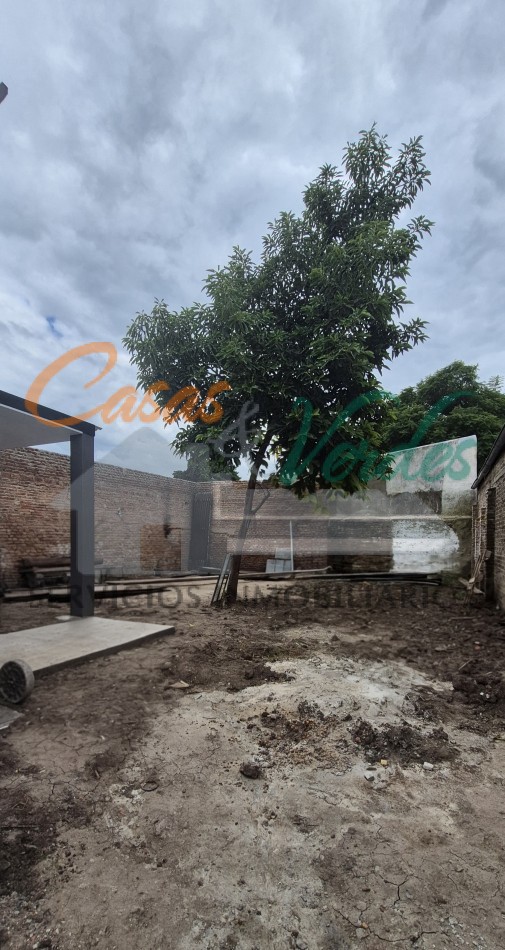 Venta, casa centrica, moderna A ESTRENAR, Laprida al 200