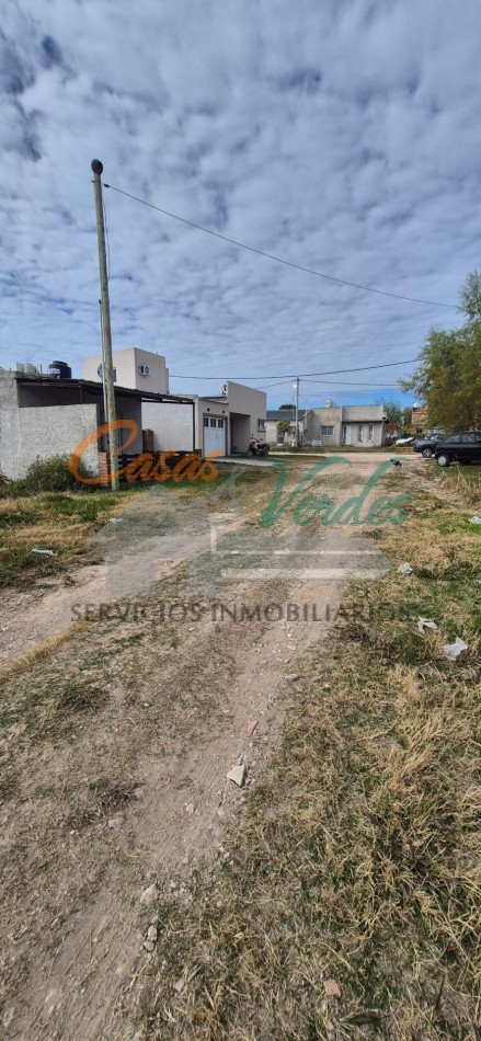  GRAN Lote, zona en crecimiento, servicios de agua y cloacas. terrenos nivelados