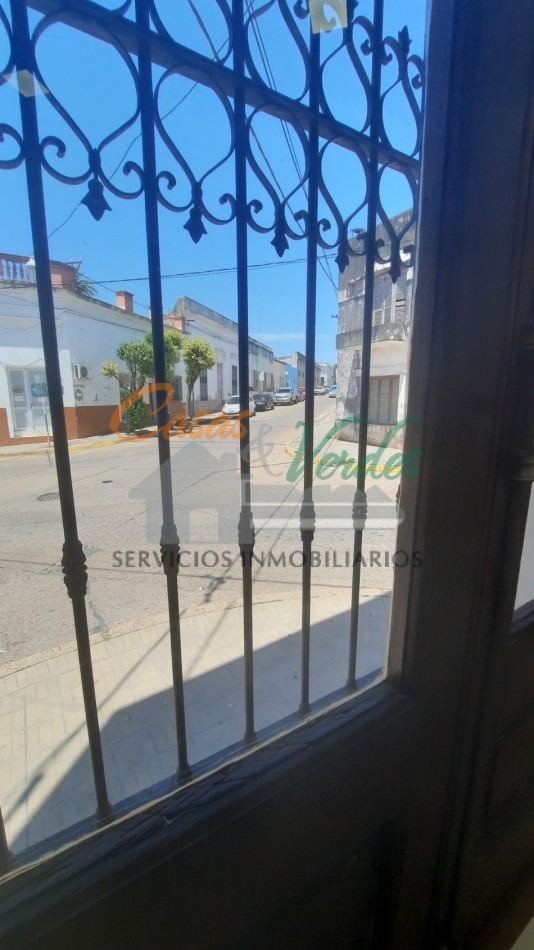 ALQUILER Local para OFICINAS, centrico en esquina