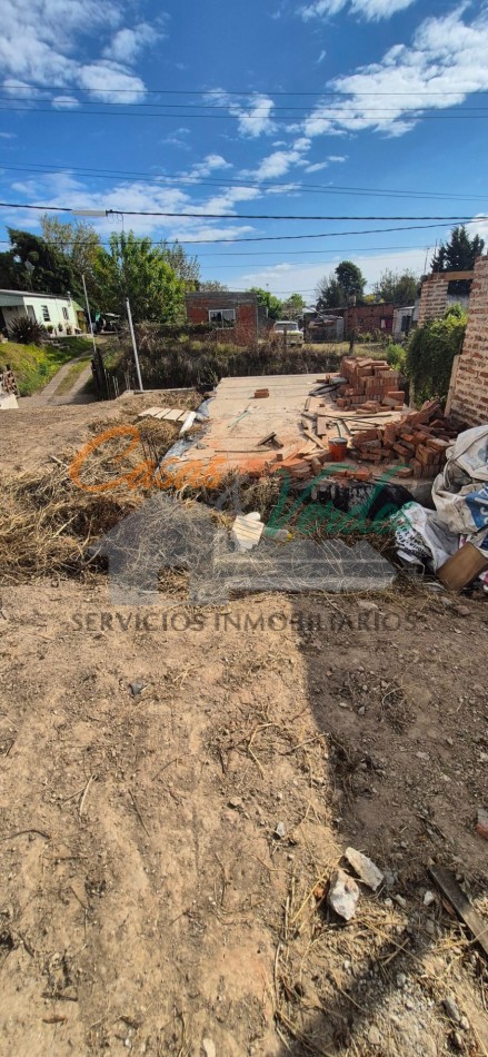 Venta Lote con construccion, cochera terminada, cimientos, calle asfaltada