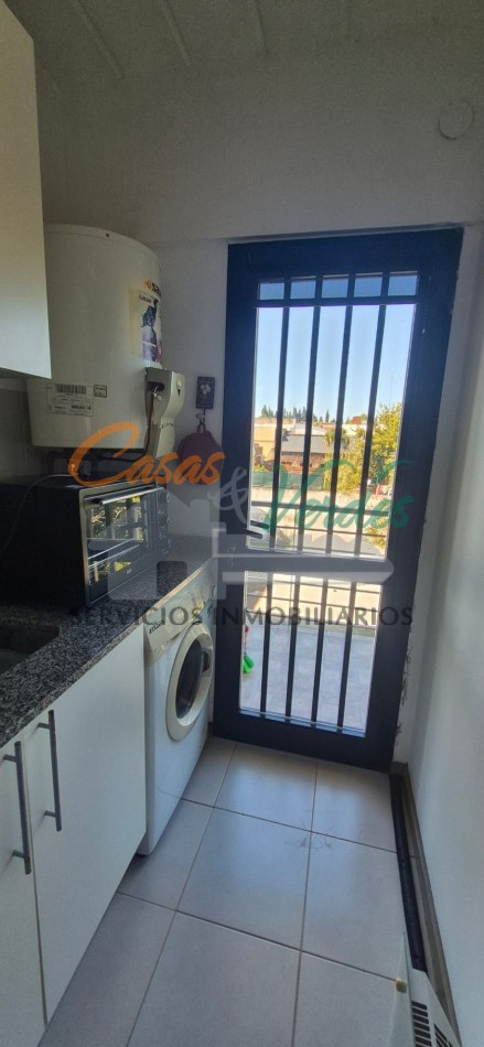VENTA, depto 1 dormitorio, PLENO CENTRO, todos los servicios y cochera