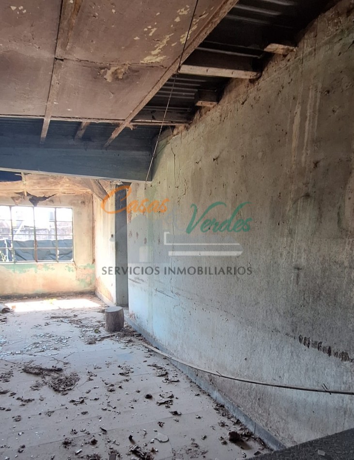 VENTA Terreno, calle asfalto con servicios, construccion con posibilidad de arreglos