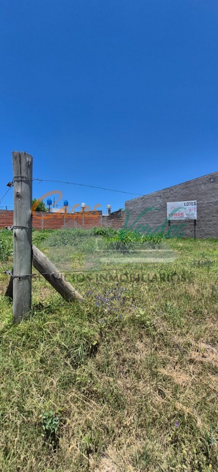 VENTA, terreno en ESQUINA, 10m por calle Congreso, 24m. por calle Ituzaingo, servicios de luz, agua y cloacas.- Calle principal de ingreso a la ciudad.-