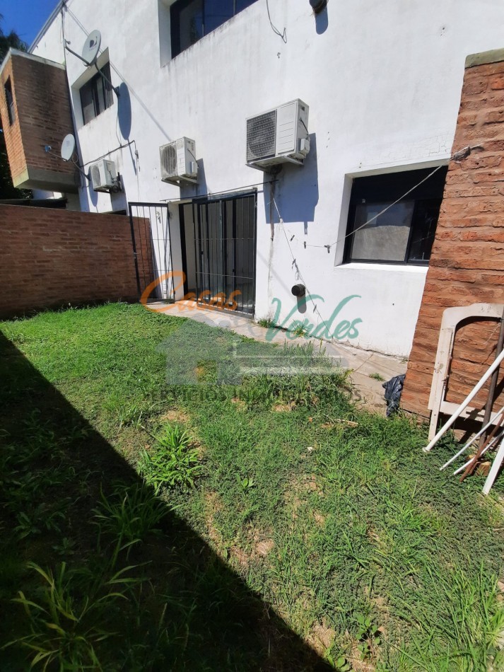 VENTA, depto 1 dormitorio con patio y cochera, todos los servicios