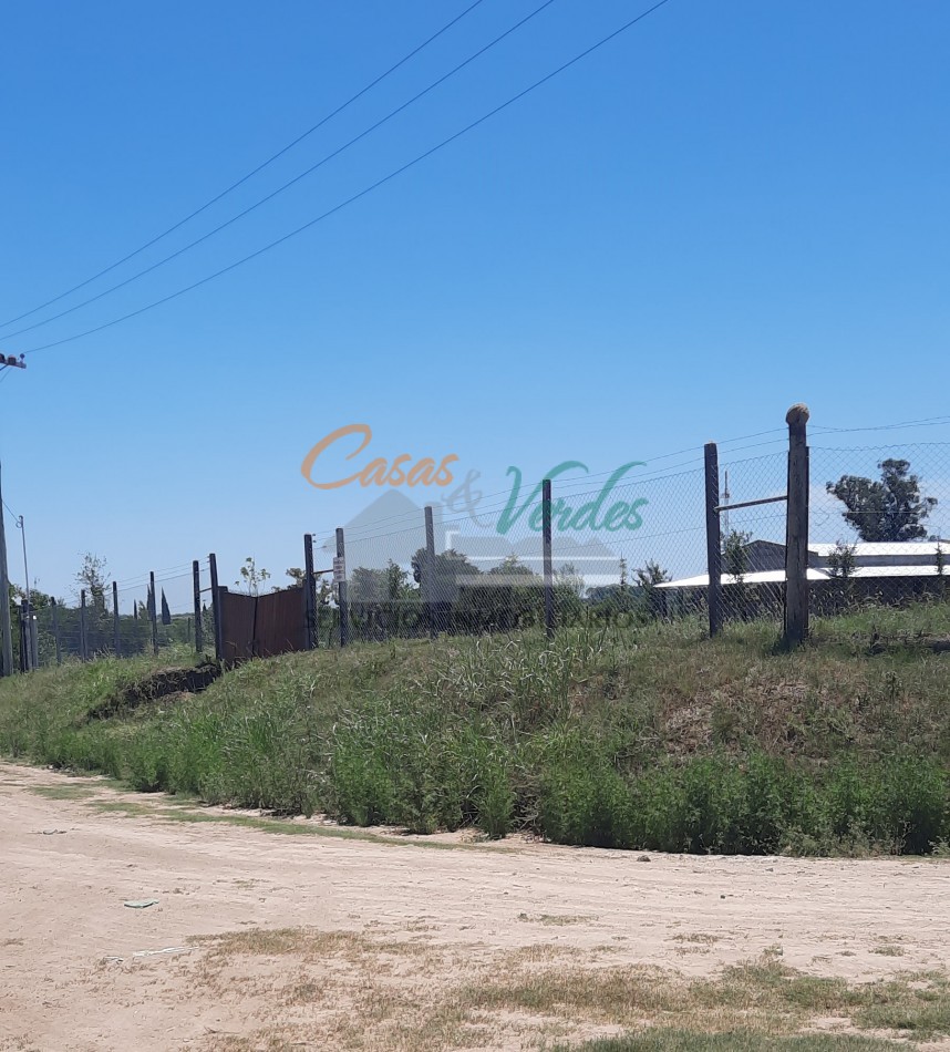 VENTA importante terreno en esquina, zona Complejo El Ceibo / Vic Tenis / Hipodromo, ingreso desde la ruta a 500m .camino con mejorado,