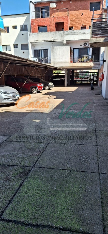 VENTA depto de 1 dormitorio, contrafente, con muy buena ventilacion cruzada, moderno, en 1 r piso por escaleras