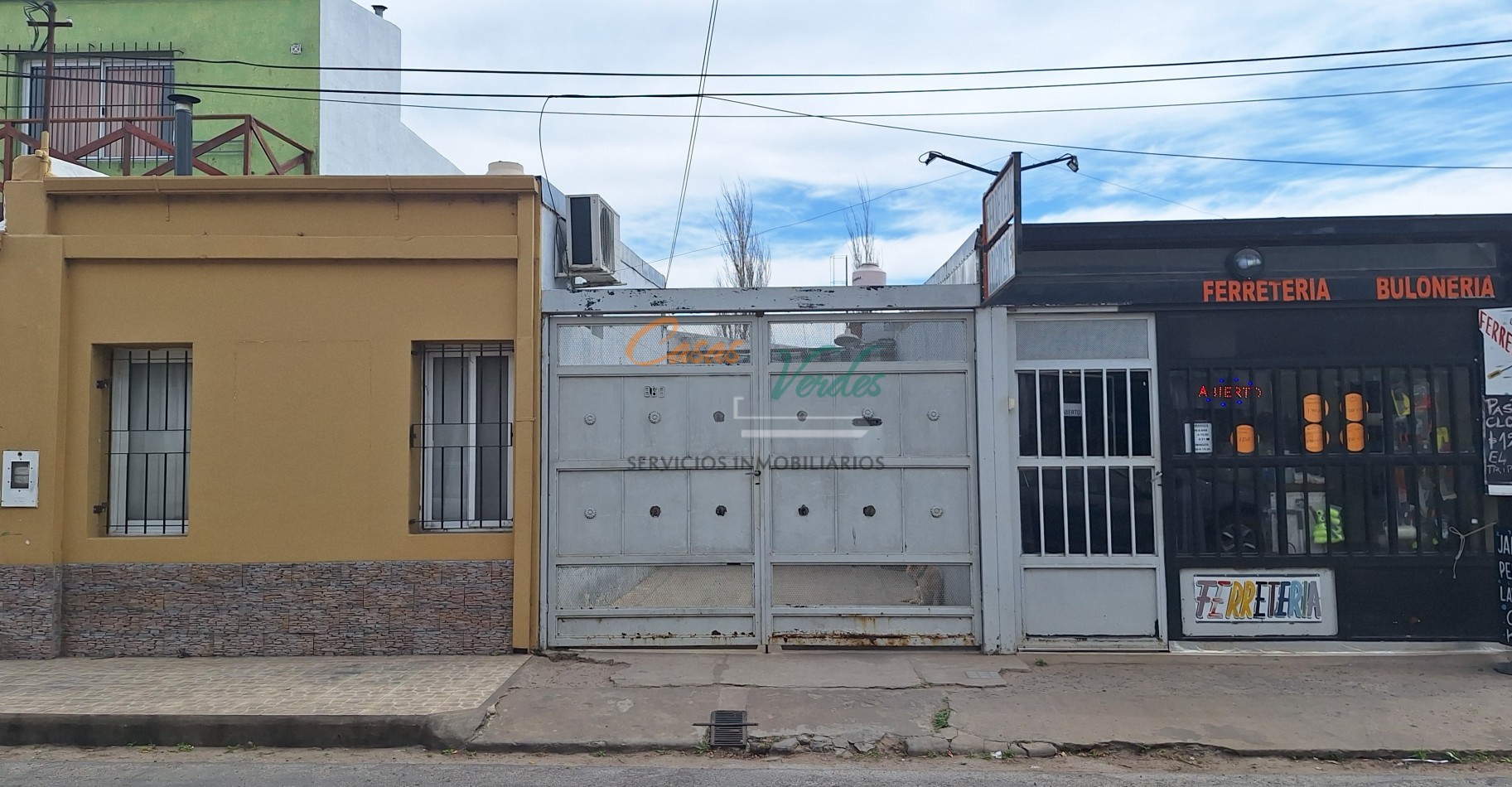 LOCAL comercial + casa tres dorm + depto 1 dorm + tres cocheras