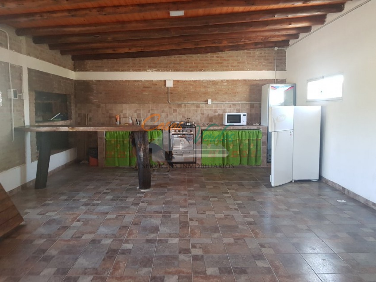 CABAÑAS TURISTICAS, con Cancha de futbol 5, salon tipo comedor al frente y Salon de Eventos, 7 cabañas + casa principal, hermosa vista al rio