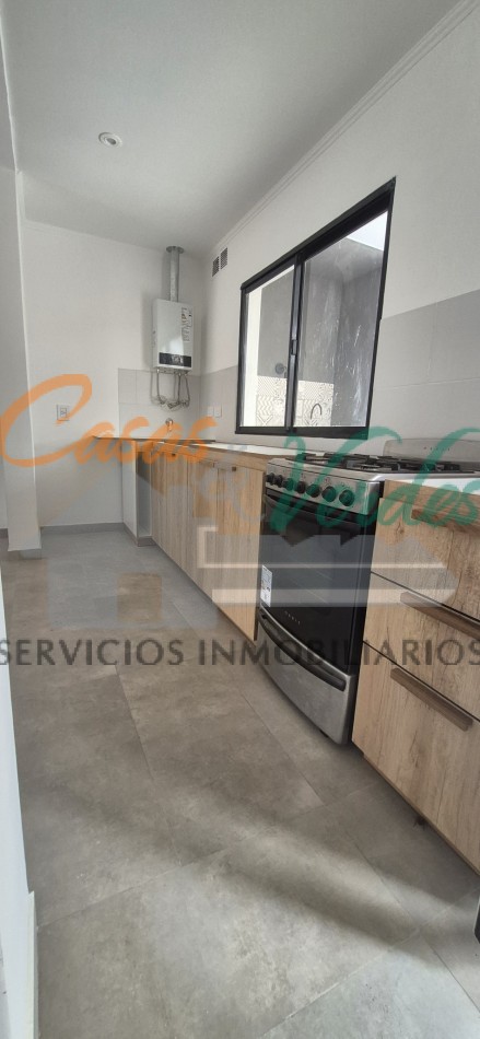 Venta, casa centrica, moderna A ESTRENAR, Laprida al 200