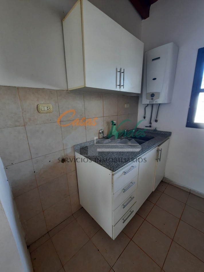 VENTA depto de 1 dormitorio, contrafente, con muy buena ventilacion cruzada, moderno, en 1 r piso por escaleras