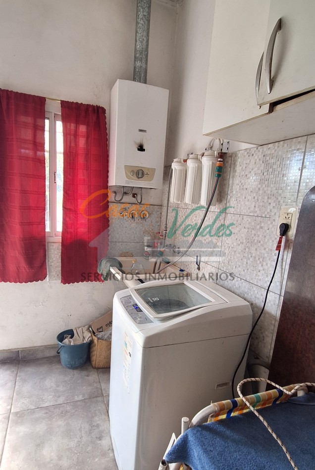 LOCAL comercial + casa tres dorm + depto 1 dorm + tres cocheras