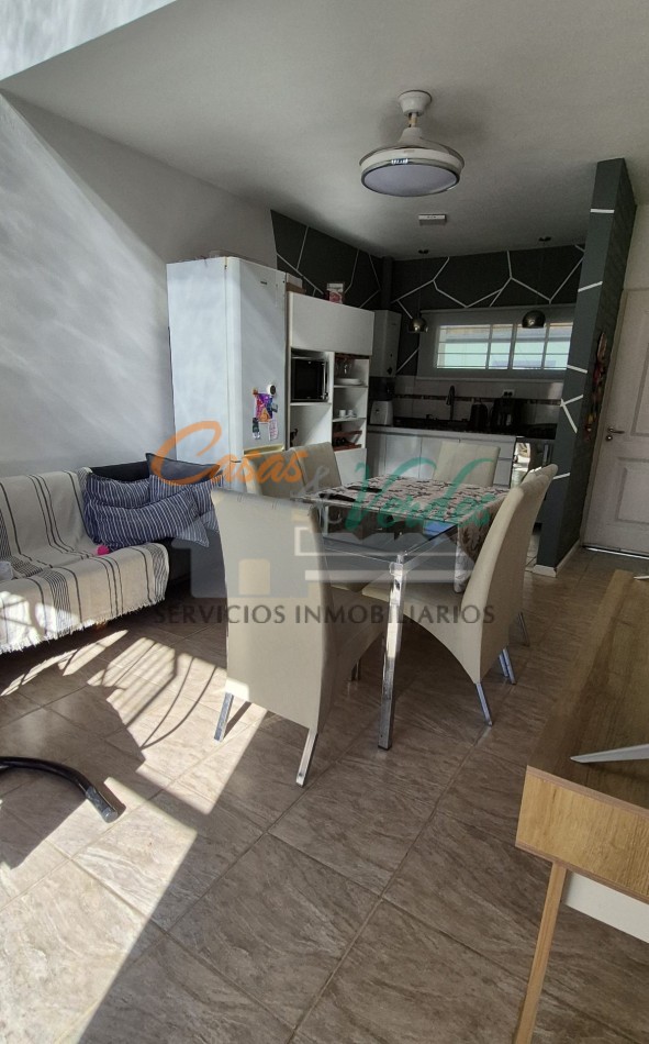 Venta, Casa dos dorm, dos baños, todos los servicios