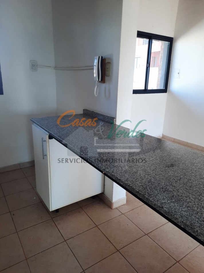 VENTA depto de 1 dormitorio, contrafente, con muy buena ventilacion cruzada, moderno, en 1 r piso por escaleras