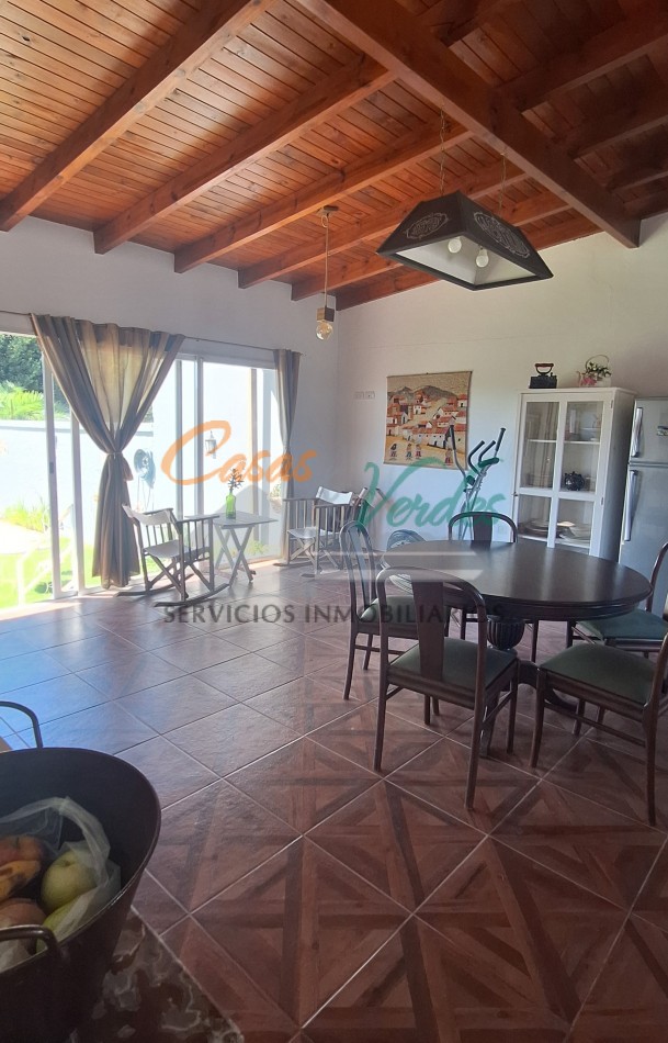  Venta, HERMOSA Y MODERNA CASA, en dos plantas, doble cochera, pileta,