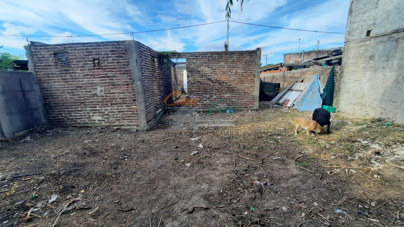 Terreno con principio de construccion, paredes, excelente ubicacion, con todos los servicios basicos