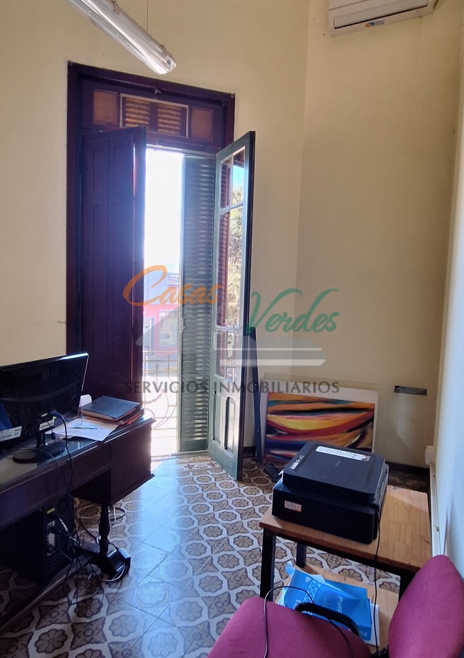 VENTA, Hermosa casa eb ESQUINA, antigua, muy bien remodelada, excelente estado