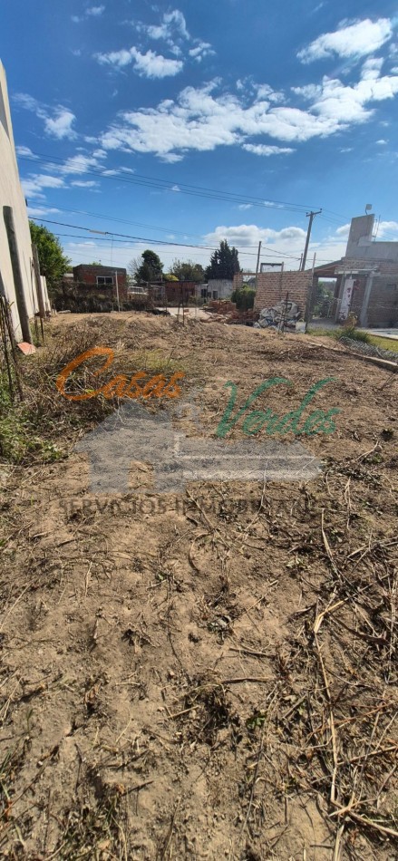 Venta Lote con construccion, cochera terminada, cimientos, calle asfaltada