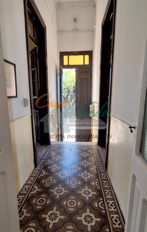 VENTA, Hermosa casa eb ESQUINA, antigua, muy bien remodelada, excelente estado